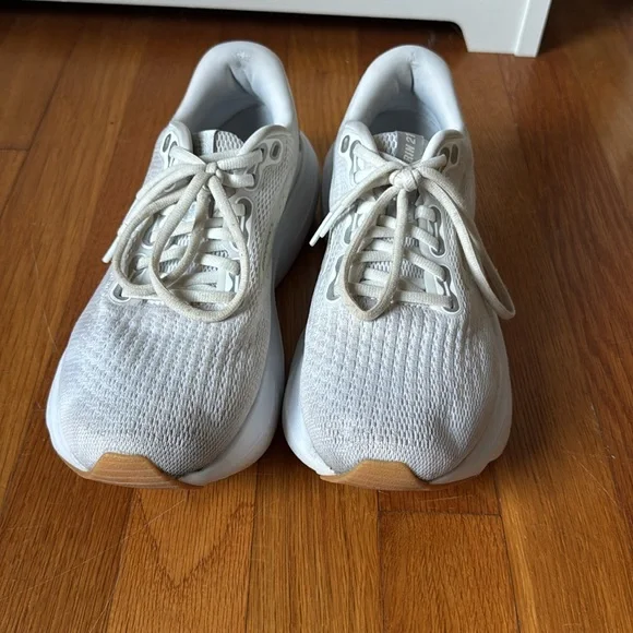 Women’s brooks glycerin 21 white and tan - Picture 2 of 4